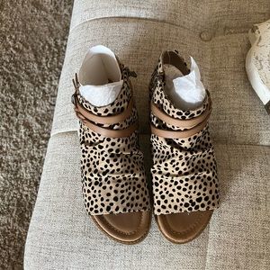 Leopard sandles